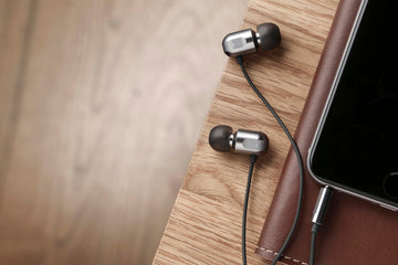 Lenaudio Wired Earbuds with Microphone, Powerful Bass Tangle Free Cord