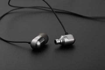 Lenaudio Wired Earbuds with Microphone, Powerful Bass Tangle Free Cord